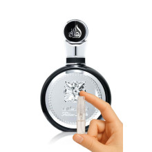 Lattafa Fakhar Men Eau De Parfum 2ml – Exclusividade e Estilo Masculino. Perfume original em atomizador de 2 ml.